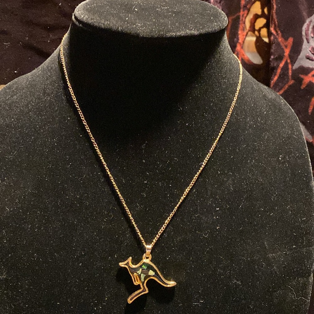 Gold Tone Kangaroo Pendant Necklace Iridescent Inlay Vintage Style - Picture 2 of 6